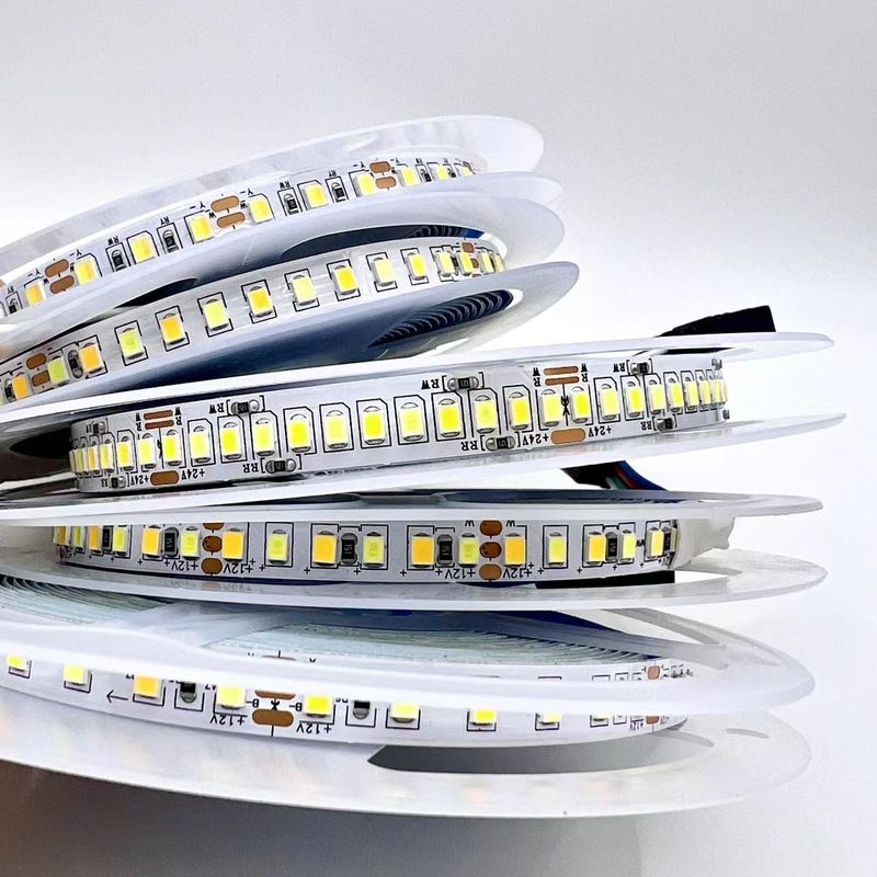 Anchura ajustable del PWB de la tira el 120leds/M 8m m de la temperatura de color de Smd 2835 LED